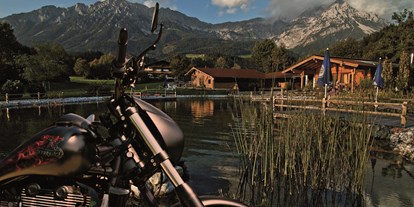 Reisemobilstellplatz - Grauwasserentsorgung - Österreich - Blick vom Biotop zum Kaiser - KAISER.CAMP