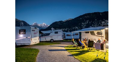Reisemobilstellplatz - Grauwasserentsorgung - Bern - Abendstimmung mit Sicht auf Eiger und Mönch - Camping Hobby 3