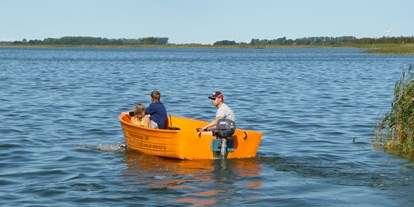 Reisemobilstellplatz - Umgebungsschwerpunkt: See - Ostsee - unser 6 PS Mietboot zum Angeln oder für eine gemütliche Boddenausfahrt mit Badestopp - Horse Lake Ranch