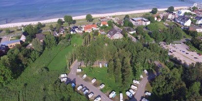 Reisemobilstellplatz - Umgebungsschwerpunkt: See - Ostsee - Unser Stellplatz liegt 200 Meter vom Strand entfernt - Womohafen Scharbeutzer Strand