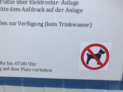 Reisemobilstellplatz - Entsorgung Toilettenkassette - Deutschland - Hunde sind nicht erlaubt - Stellplatz Elmenhorst