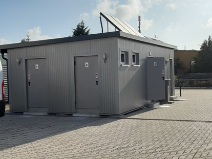 Reisemobilstellplatz - Entsorgung Toilettenkassette - Deutschland - Sanitärgebäude - Stellplatz Elmenhorst
