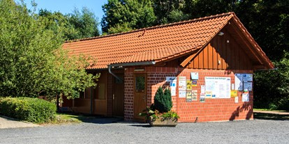 Reisemobilstellplatz - Umgebungsschwerpunkt: Stadt - Hessen - Grillhütte mit Entsorgungsstation und zumietbarer Toilette und Dusche - Wohnmobilstellplatz Wolfhagen