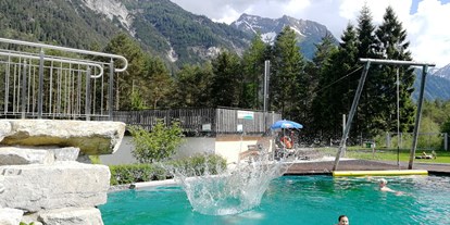 Reisemobilstellplatz - Swimmingpool - Österreich - Natur Pool - Lechtal Camping Vorderhornbach