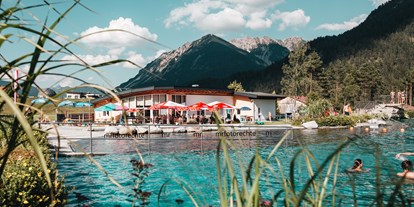 Reisemobilstellplatz - Swimmingpool - Österreich - VitalBergquellbad - Lechtal Camping Vorderhornbach