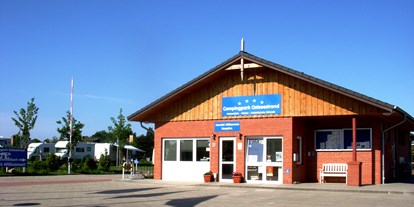 Reisemobilstellplatz - Hohwacht - Großzügiger Einfahrtbereich auch mit großen Gespannen gut befahrbar. - Wohnmobilpark Ostseestrand