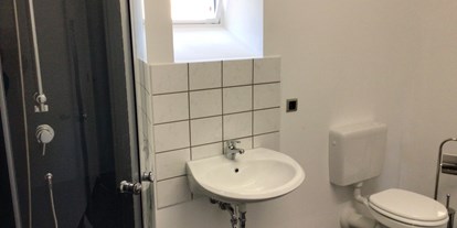Reisemobilstellplatz - Bademöglichkeit für Hunde - Sachsen - Dusche und WC - ruhiger Stellplatz auf dem Geflügelhof Arnsdorf