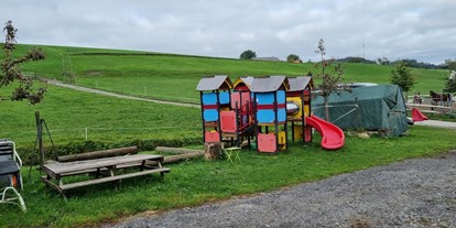 Reisemobilstellplatz - Grauwasserentsorgung - Schweiz - Spielplatz mit Grillstelle  - Rast in Bonsay