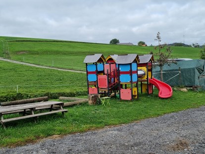 Reisemobilstellplatz - Art des Stellplatz: am Bauernhof - Schweiz - Spielplatz mit Grillstelle  - Rast in Bonsay