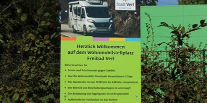 Reisemobilstellplatz - Art des Stellplatz: ausgewiesener Parkplatz - Teutoburger Wald - Wohnmobilstellplatz am Freibad