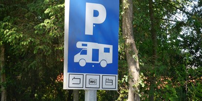 Motorhome parking space - Art des Stellplatz: bei Gewässer - Ostfriesland - Stellplatz an der Kieselbucht