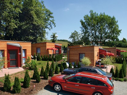 Motorhome parking space - Golf - Campingsuiten Außenansicht - Kur- und Feriencamping Holmernhof Dreiquellenbad