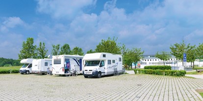 Motorhome parking space - Umgebungsschwerpunkt: Therme(n) - Ostbayern - Wohnmobil-Stellplatz an der Kaiser-Therme Bad Abbach