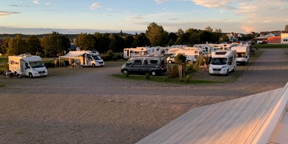Reisemobilstellplatz - Umgebungsschwerpunkt: Therme(n) - Ausreichend Platz und Privatsphäre für jeden Camper.... - Reisemobilpark Turm und Kristalle