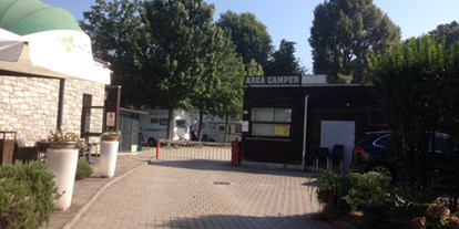Reisemobilstellplatz - Entsorgung Toilettenkassette - Italien - Area di sosta L'Ontano