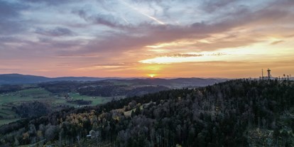 Reisemobilstellplatz - Umgebungsschwerpunkt: am Land - Engelhartszell - Unser Bayerischer Wald - vom Aussichtsturm schaut man nach Österreich und Tschechien - Camping Resort Bayerwald
