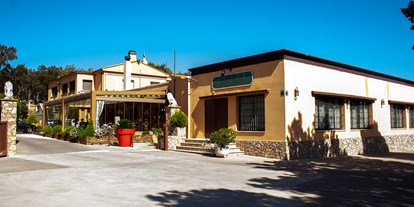 Motorhome parking space - Swimmingpool - Costa Brava - Restaurant Can Pau
