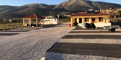 Motorhome parking space - Umgebungsschwerpunkt: am Land - Peloponnese  - Camperstop "Kalimera" 