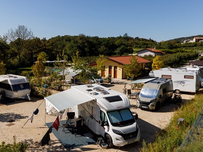 Motorhome parking space - Duschen - Italy - Piazzole - Agriturismo Agricamping GARDA NATURA