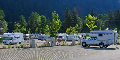 Motorhome parking space - Fischbachau - Stellplatz vor und im Alpen Caravan Park Achensee