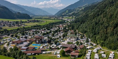 Reisemobilstellplatz - Umgebungsschwerpunkt: Berg - Hall in Tirol - Luftbild Camping Aufenfeld - Campingplatz Aufenfeld