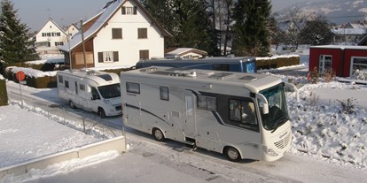 Motorhome parking space - WLAN: am ganzen Platz vorhanden - Austria - Platz für WoMo bis 10m Länge. Idealerweise fährt man mit dem WoMo rückwärts ein. - MINI -Stellplatz in Dornbirn