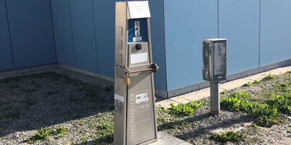 Reisemobilstellplatz - Umgebungsschwerpunkt: Fluss - Ostbayern - Toilettenentsorgung und Frischwassertank 😬 - Wohnmobilstellplatz Landau a.d.Isr