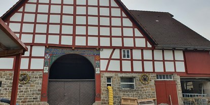 Motorhome parking space - Weserbergland - Gebäude um ca. 1650 - Ferienhof Welling