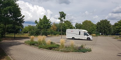 Motorhome parking space - Art des Stellplatz: ausgewiesener Parkplatz - Maikammer - Zentral und dennoch ruhig gelegen.  - Stellplatz Offenbach