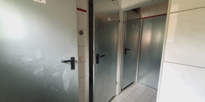 Reisemobilstellplatz - Entsorgung Toilettenkassette - Aarbergen - Eingangsbereich zu den Sanitär Anlagen - taunus mobilcamp