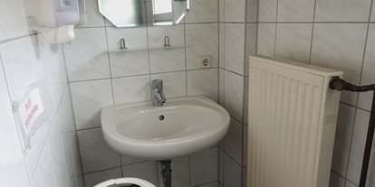 Reisemobilstellplatz - Münzenberg - Innenberich Toilette/Dusche - taunus mobilcamp