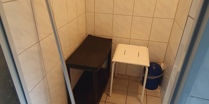 Reisemobilstellplatz - Entsorgung Toilettenkassette - Aarbergen - Dusche (nicht ansprechend) - taunus mobilcamp