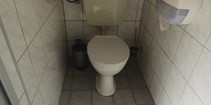 Reisemobilstellplatz - Entsorgung Toilettenkassette - Aarbergen - Toiletten Kabine - taunus mobilcamp