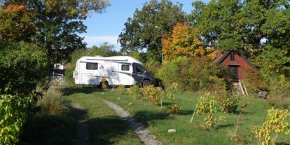Reisemobilstellplatz - Ramdala - Einzelplatz für ein Wohnmobil auf naturschönem Grundstück mit eigenem Garten - Einzelner freistehender Wohnmobilplatz auf der Halbinsel Knösö (Schweden)