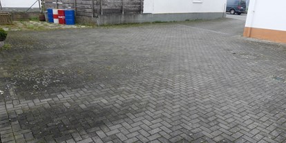 Motorhome parking space - Hausbay - Innenhof - Stellplatz Wispertrail