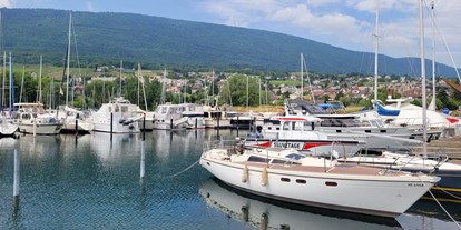 Reisemobilstellplatz - Stromanschluss - Neuchâtel - Port - Euro-Relais Port de Saint-Blaise