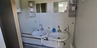 Reisemobilstellplatz - Entsorgung Toilettenkassette - Sachsen-Anhalt Süd - Duschraum - Schafstall Grimschleben 