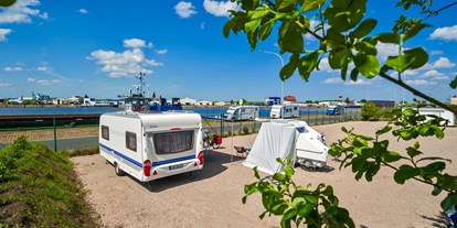 Motorhome parking space - Wohnwagen erlaubt - Nordseeküste - Unser Stellplatz - Caravan Stellplatz Havenblick