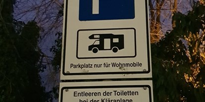 Reisemobilstellplatz - Art des Stellplatz: eigenständiger Stellplatz - Edenkoben - Schild des Stellplatzes - Wohnmobilstellplatz Meckenheim