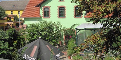 Reisemobilstellplatz - Hunde erlaubt: Hunde erlaubt - Sachsen-Anhalt Süd -  Bild: Rascha's Oldtimergaststätte Zur Linde - Raschas Oldtimer Gaststätte "Zur Linde"