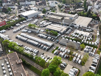 Motorhome parking space - WLAN: am ganzen Platz vorhanden - Ruhrgebiet - Drohnenaufnahme Gelände Spürkel und unten rechts der Stellplatz Glück Auf - Premium Stellplatz "Glück Auf" in Bochum