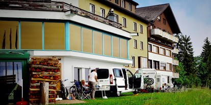 Motorhome parking space - Hallenbad - Switzerland - Im Sommer - BikerCamping Flumserberg