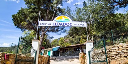 Reisemobilstellplatz - Art des Stellplatz: Sportstätte - Camping Elbadoc Village - Eingang - ELBADOC Camping Village