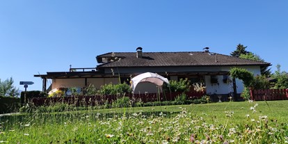 Reisemobilstellplatz - SUP Möglichkeit - Österreich - Landhaus Noreia`s Wiese - Landhaus Noreia's Wiese nahe Klopeiner See