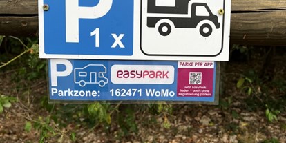 Reisemobilstellplatz - Art des Stellplatz: ausgewiesener Parkplatz - Templin - Zonencode WoMo - Liegewiese Holzablage Miechen
