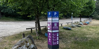 Reisemobilstellplatz - Angelmöglichkeit - Templin - Parkplatz EasyPark - Liegewiese Holzablage Miechen