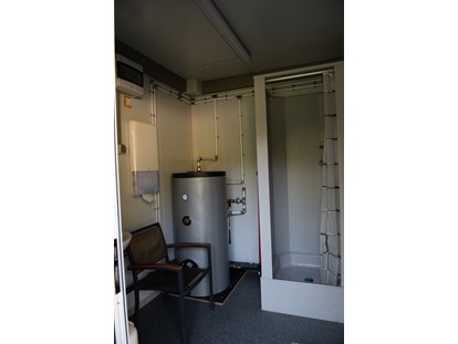 Reisemobilstellplatz - Entsorgung Toilettenkassette - Engelhartszell - Dusch-Container  - IKUNA Camping