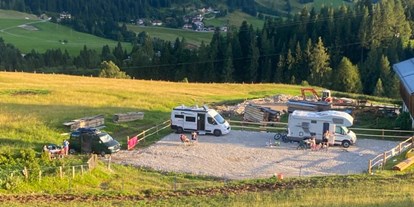 Reisemobilstellplatz - Wohnwagen erlaubt - Sehr sonnige Lage. - Panorama Abstellplatz Dienten am Hochkönig