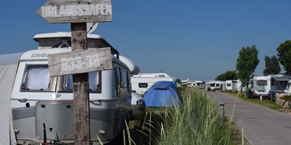 Reisemobilstellplatz - Umgebungsschwerpunkt: Strand - Ostsee - Plätze direkt hinter'm Deich - Stellplatz Camping Strukkamphuk