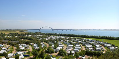 Reisemobilstellplatz - Umgebungsschwerpunkt: Strand - Ostsee - Blick auf die Fehmarnsundbrücke - Stellplatz Camping Strukkamphuk